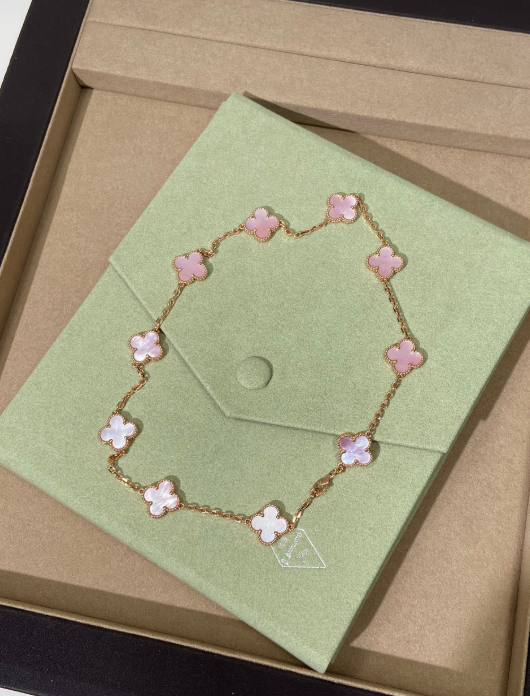 [Regal Gem Jewellery] Pink Necklace with Ten Clover Designs