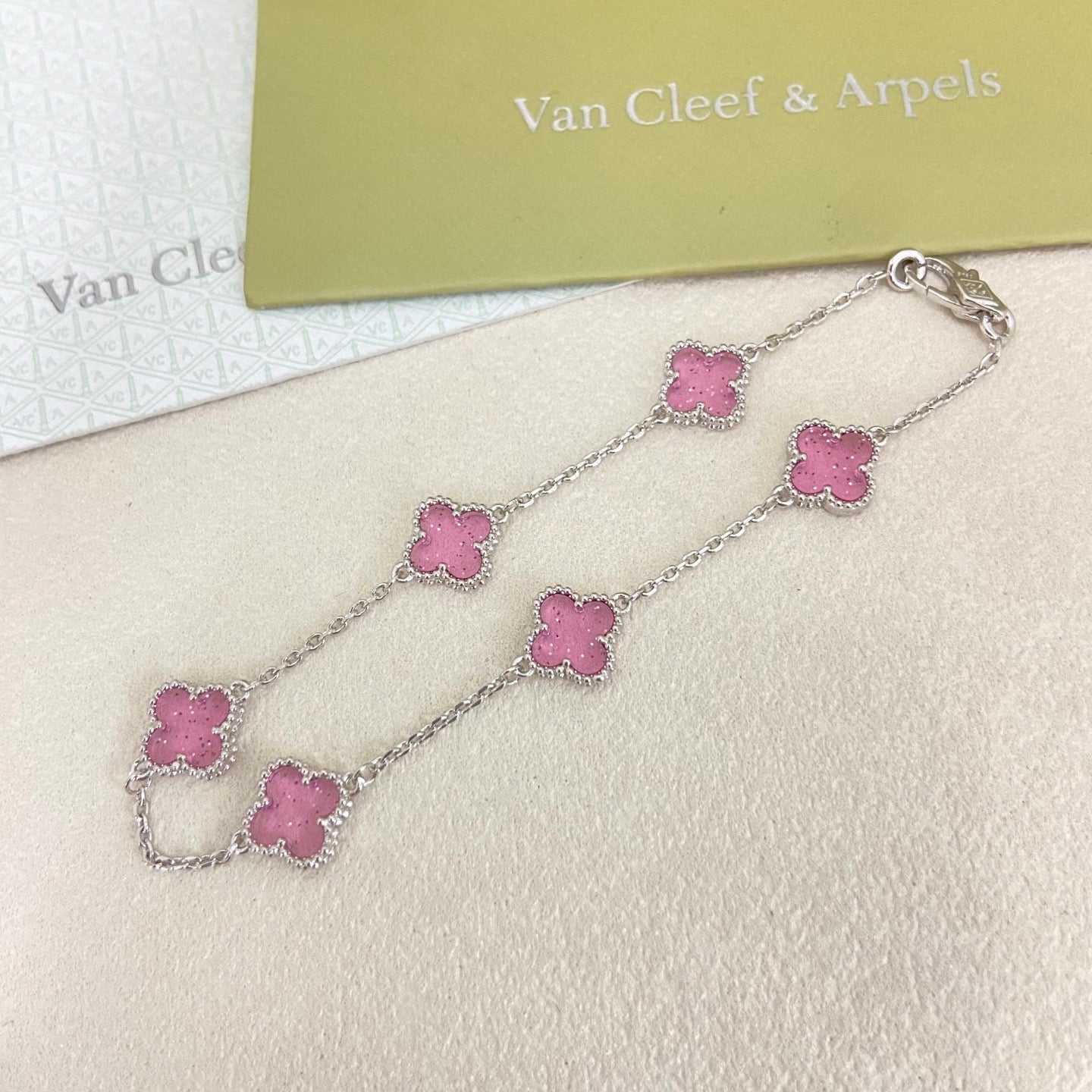 [Regal Gem]2026 NEW CLOVER 6 MOTIF BUBBLE PINK ENAMEL BRACELET