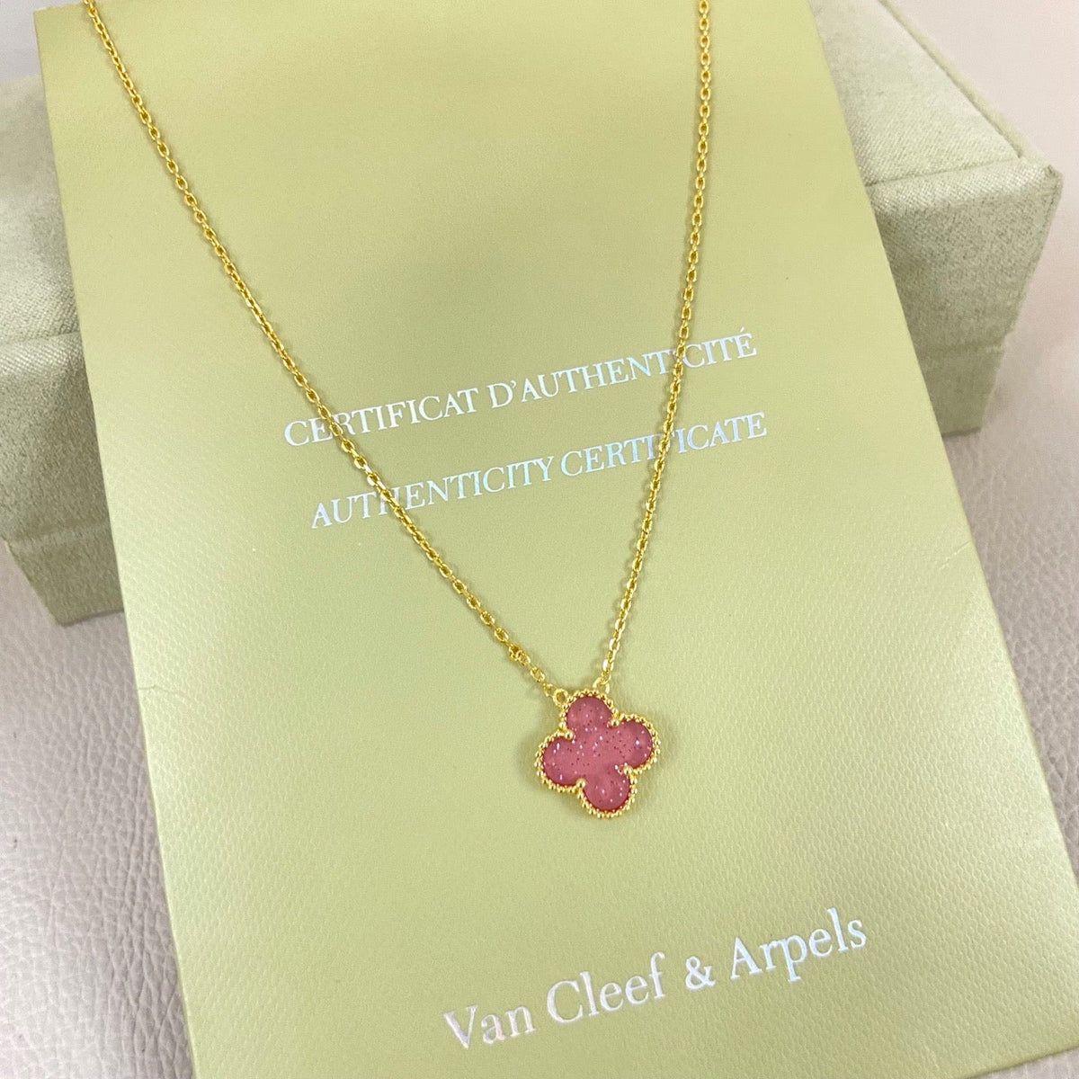 [Regal Gem]15MM BUBBLE PINK ENAMEL SINGLE-FLOWER FOUR-LEAF CLOVER NECKLACE
