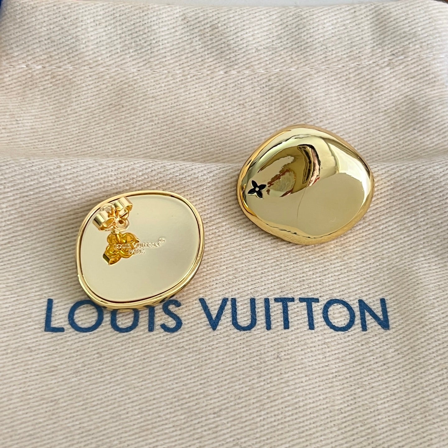 [Regal Gem]Gold Paris Stud Earrings