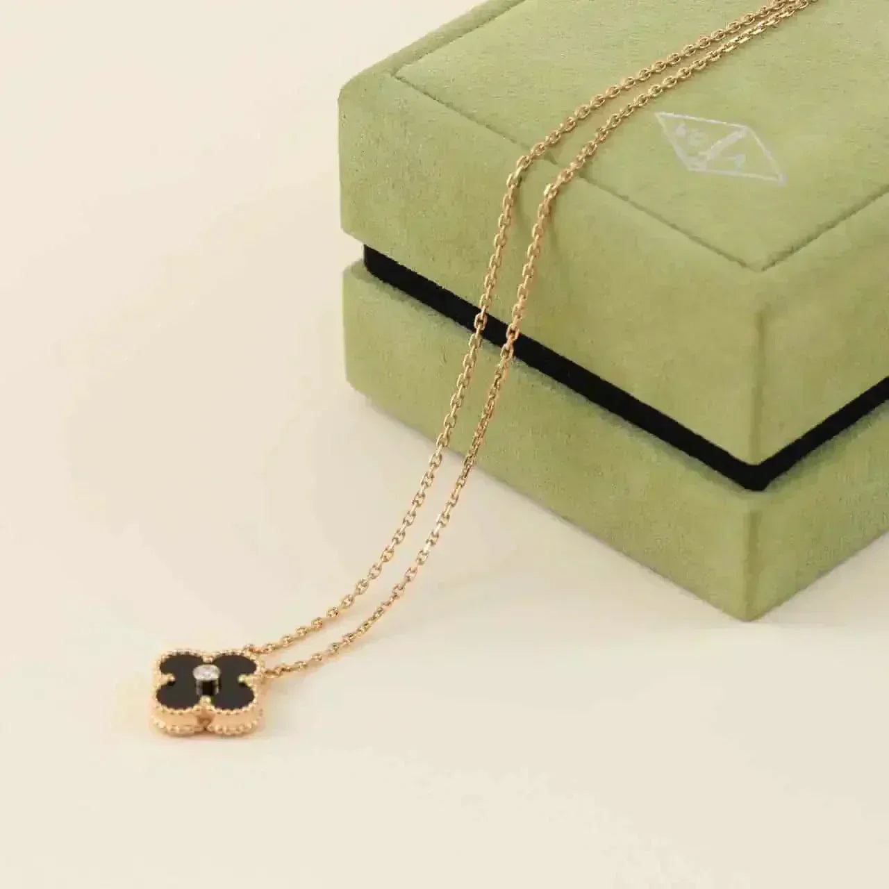 [Regal Gem]CLOVER 15MM DIAMOND ONYX NECKLACE