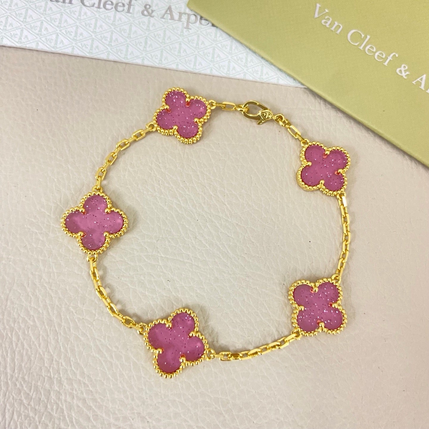 [Regal Gem]NEW BUBBLE PINK ENAMEL 5-FLOWER BRACELET