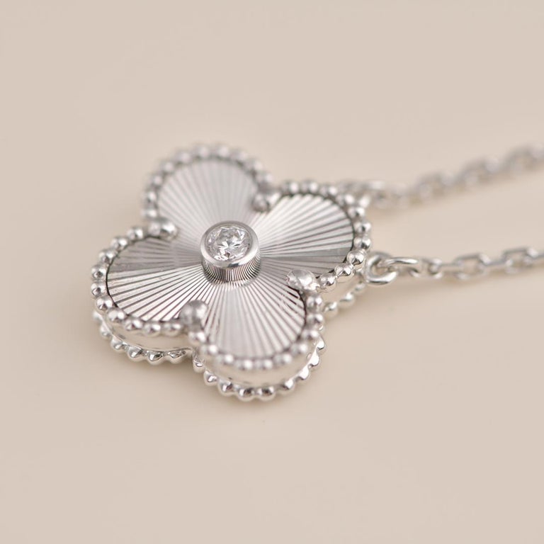 [Regal Gem]CLOVER  15MM DIAMOND LASER NECKLACE SILVER