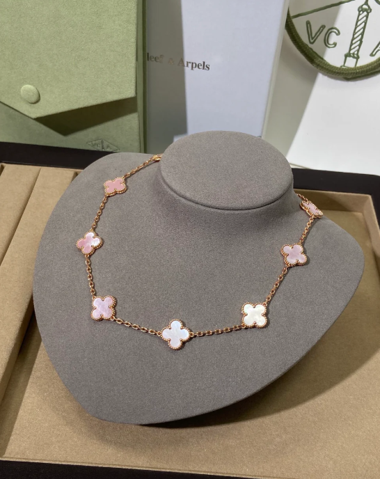 [Regal Gem Jewellery] Pink Necklace with Ten Clover Designs