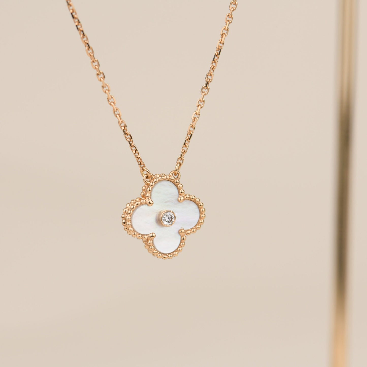 [Regal Gem]CLOVER 15MM DIAMOND WHITE FRITILLARIA NECKLACE