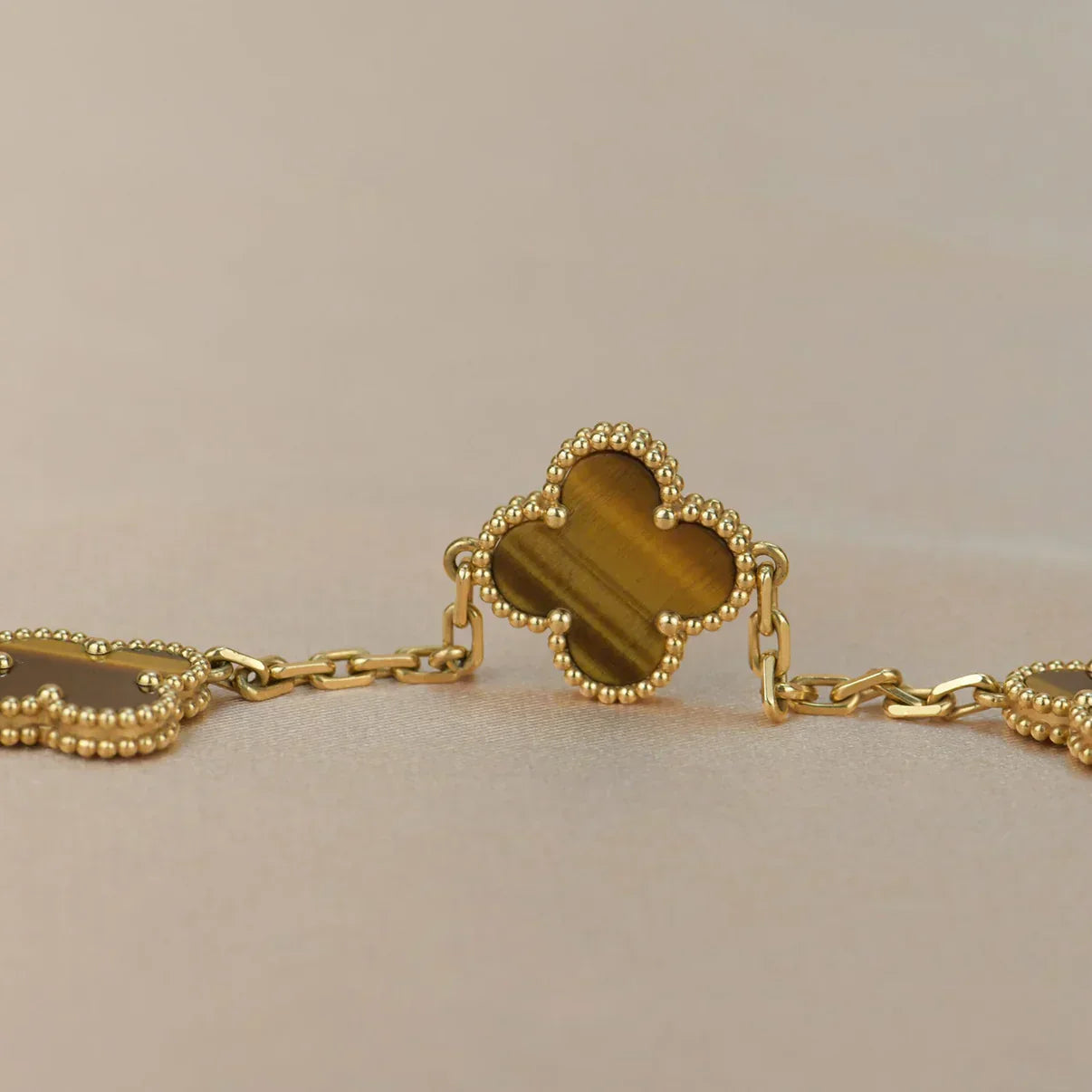 [Regal Gem] CLOVER 5 MOTIFS TIGER EYE BRACELET COLLECTION