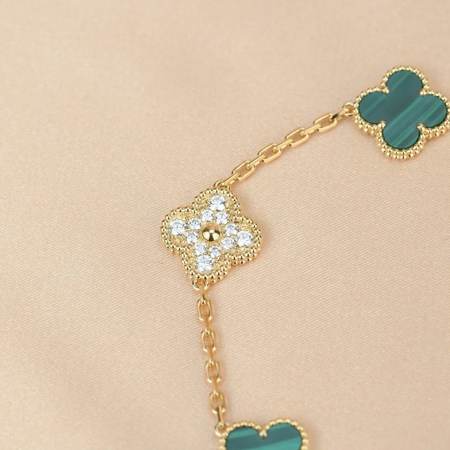 [Regal Gem] CLOVER 5 MOTIF MALACHITE BRACELET COLLECTION