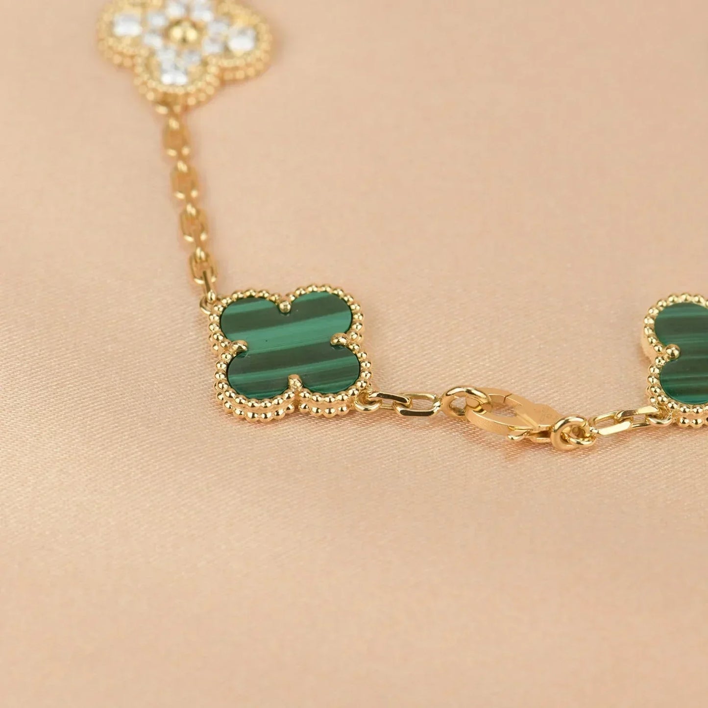 [Regal Gem] CLOVER 5 MOTIF MALACHITE BRACELET COLLECTION