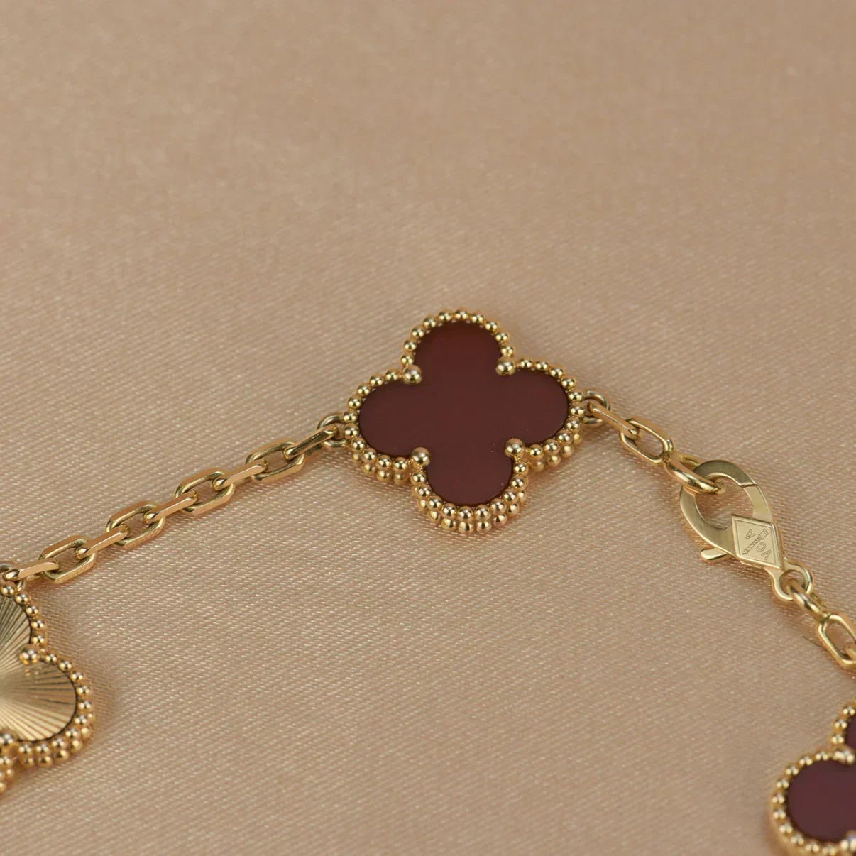 [Regal Gem] CLOVER 5 MOTIF RED CORNELIAN BRACELET COLLECTION