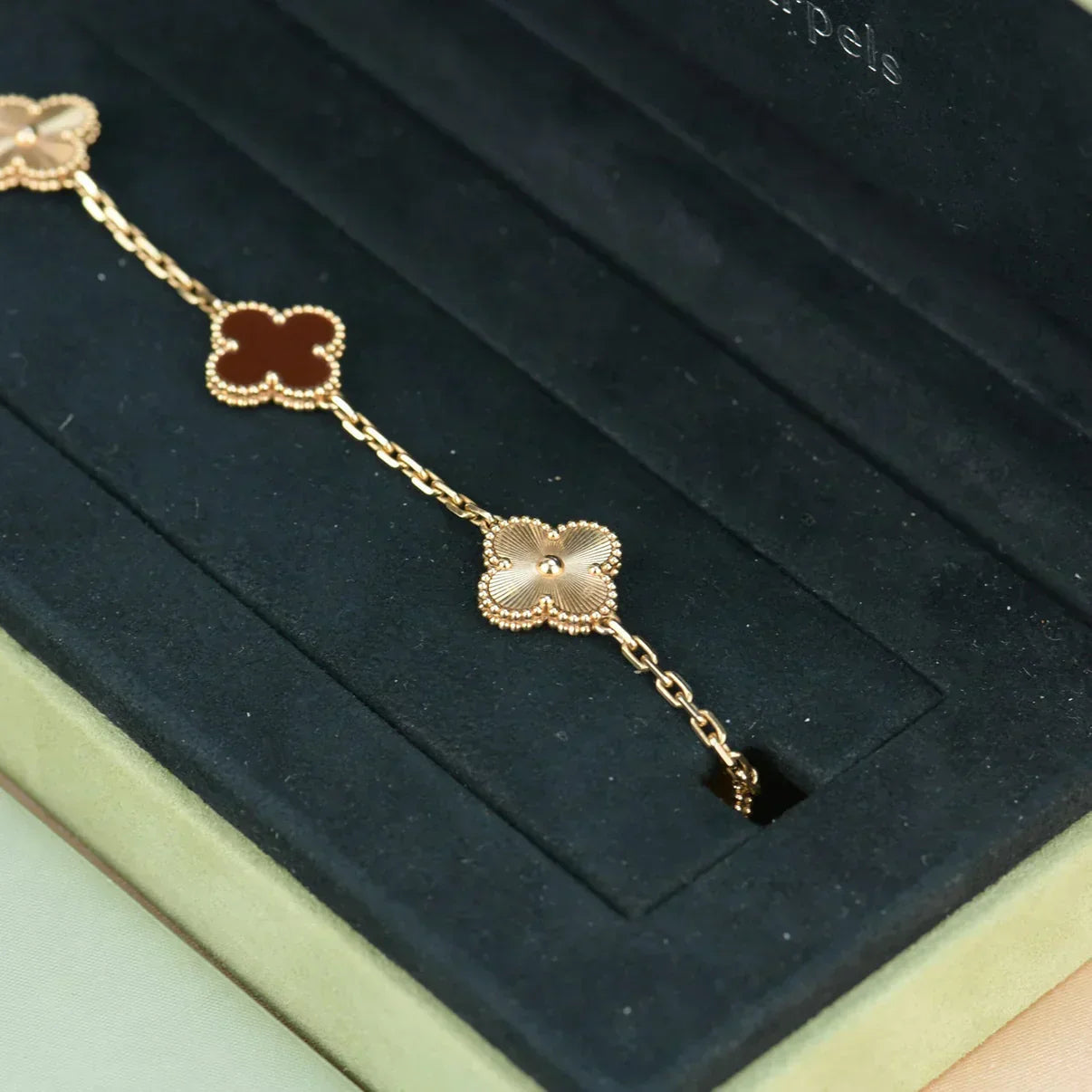 [Regal Gem] CLOVER 5 MOTIF RED CORNELIAN BRACELET COLLECTION