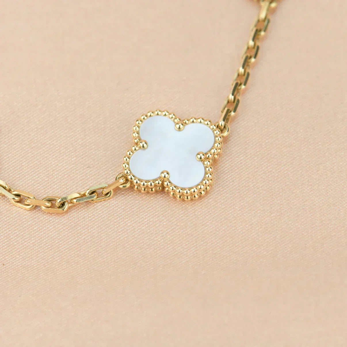 [Regal Gem]CLOVER WHITE PEARL MOP 5 MOTIF BRACELET COLLECTION