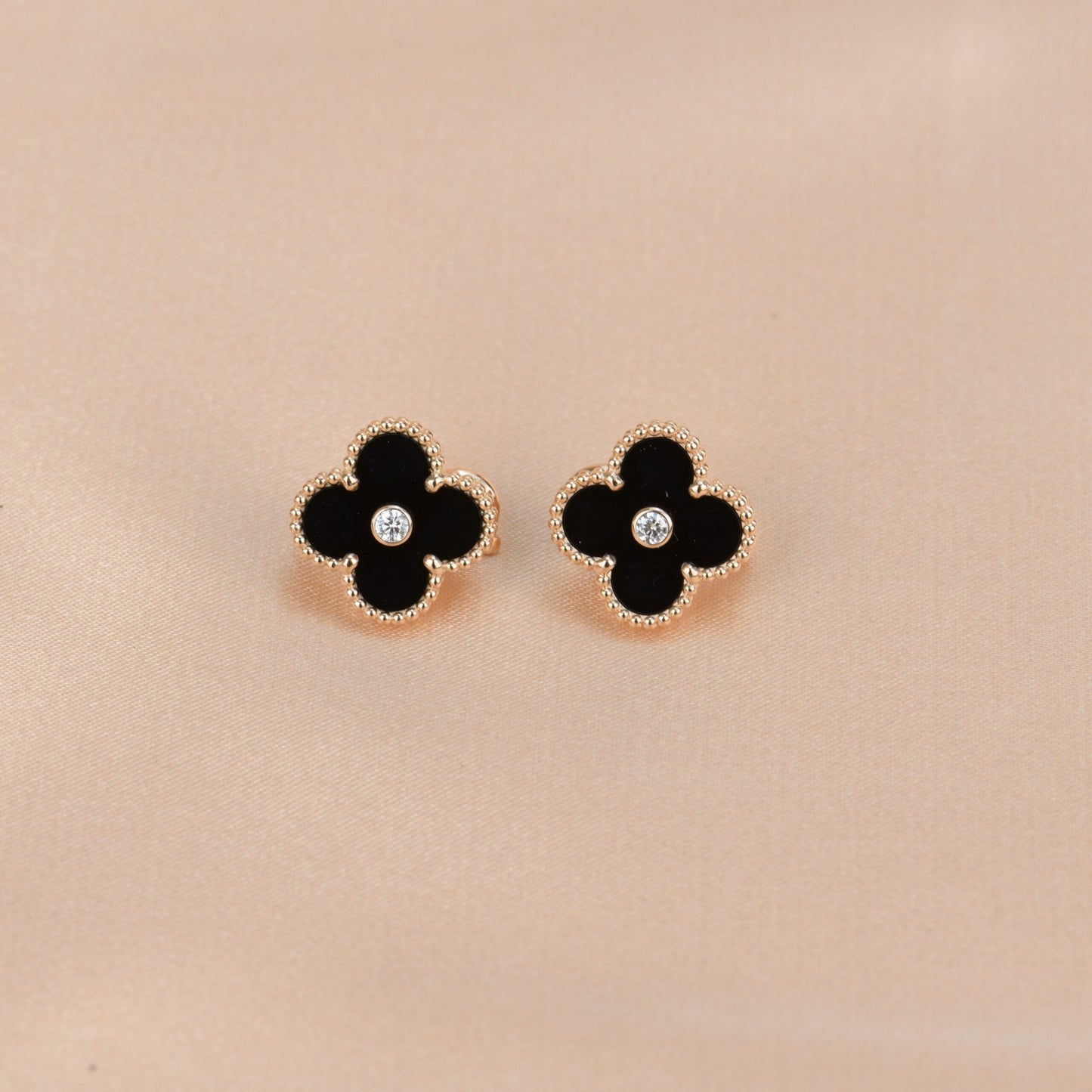 [Regal Gem]CLOVER MEDIUM 1 MOTIFS ONYX DIAMOND EARRINGS
