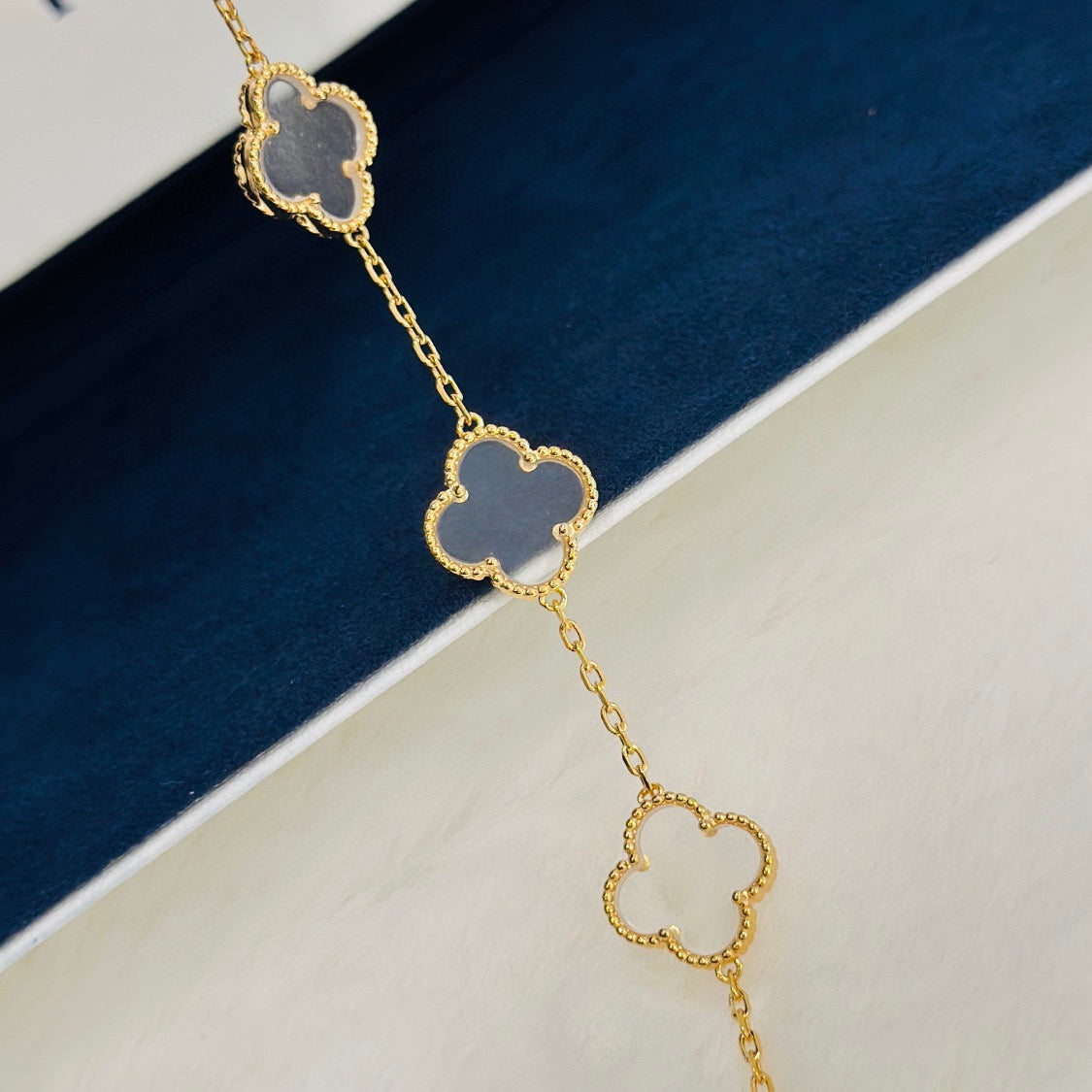 [Regal Gem]CLOVER 5 MOTIF ROCK CRYSTAL BRACELET