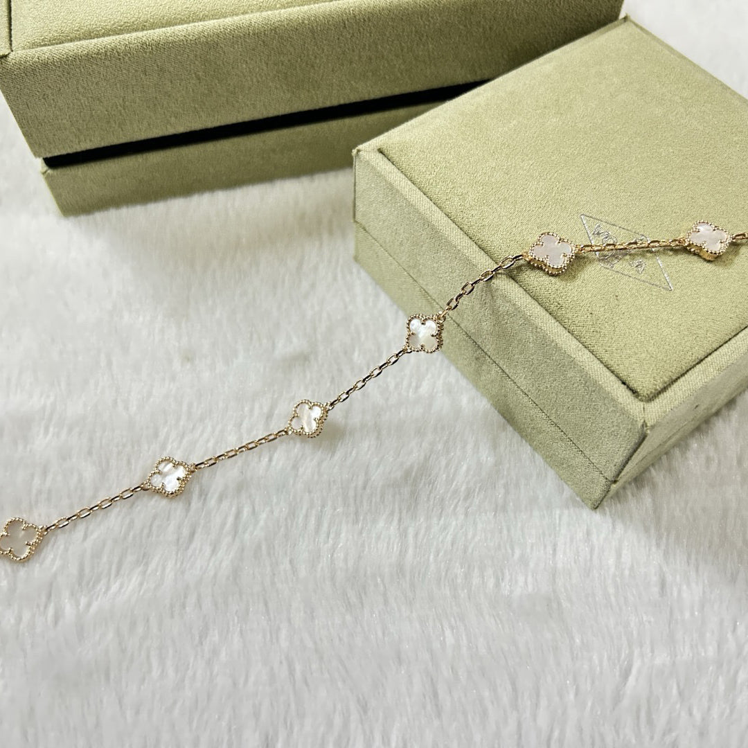 [Regal Gem]CLOVER 6 MOTIF WHITE MOP BRACELET-w