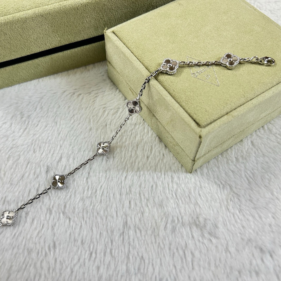 [Regal Gem]CLOVER 6 MOTIF DIAMOND BRACELET