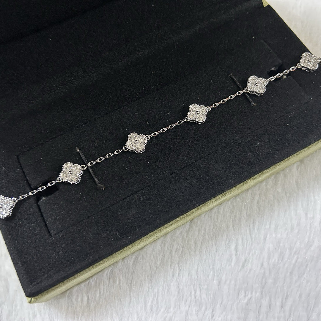 [Regal Gem]CLOVER 6 MOTIF DIAMOND BRACELET