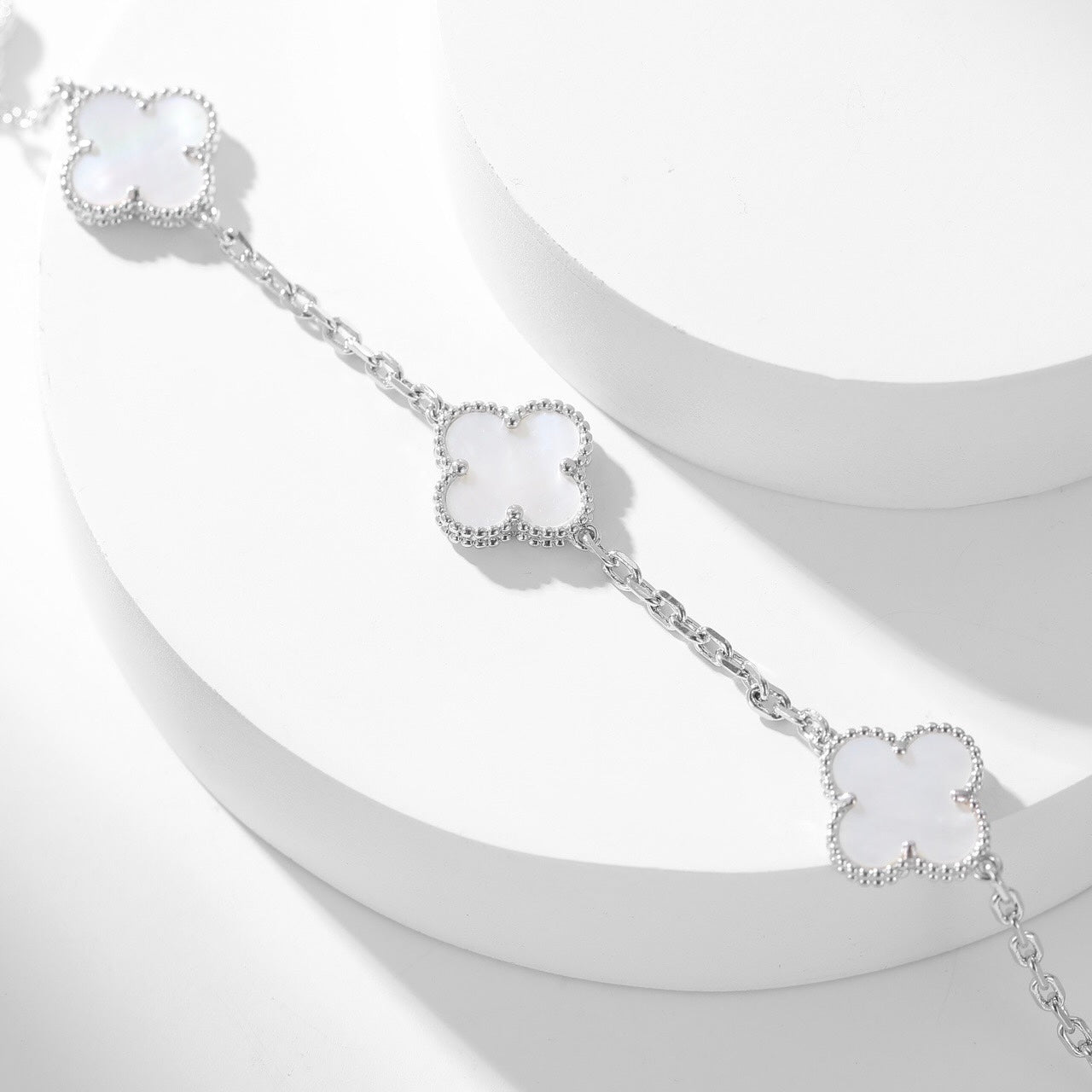 [Regal Gem]CLOVER 10 MOTIFS WHITE MOTHER OF PEARL NECKLACE