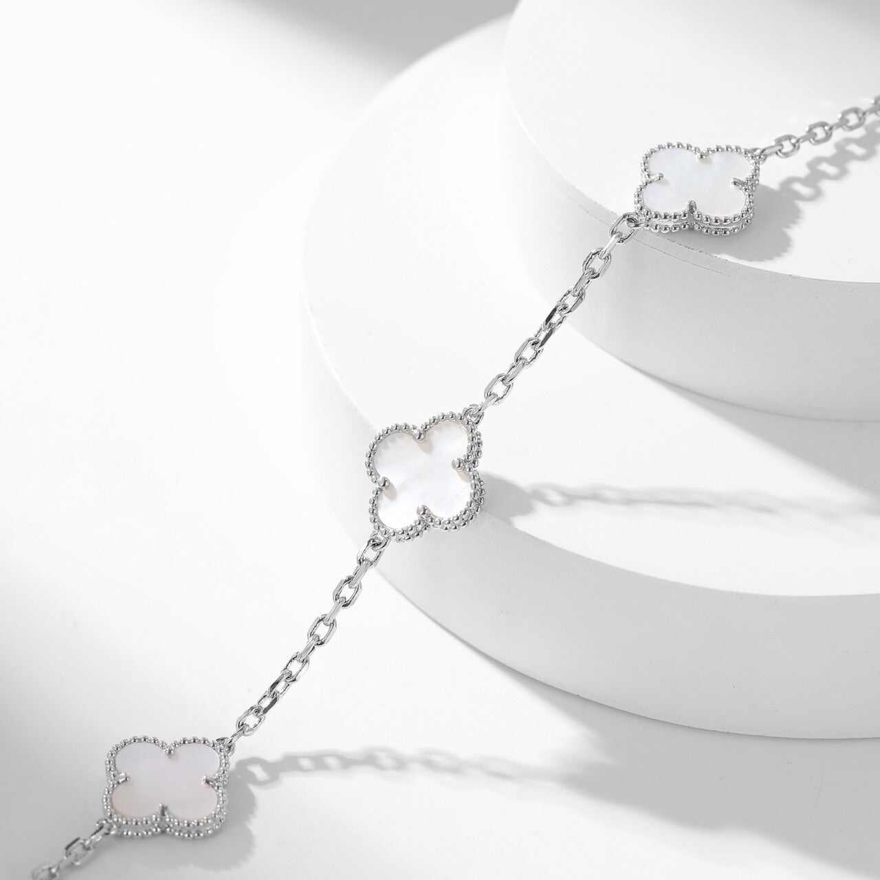 [Regal Gem]CLOVER 10 MOTIFS WHITE MOTHER OF PEARL NECKLACE
