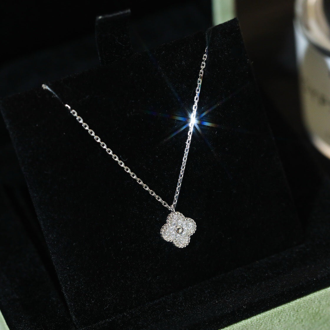 [Regal Gem]CLOVER MINI 9.5MM PENDANT DIAMOND NECKLACE