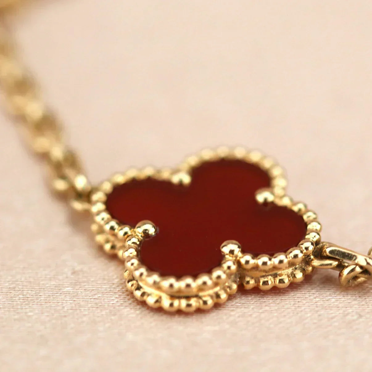 [Regal Gem] CLOVER 5 MOTIF RED CORNELIAN BRACELET COLLECTION