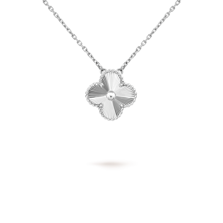 [Regal Gem]CLOVER 15MM LASER NECKLACE SILVER