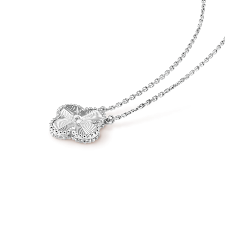 [Regal Gem]CLOVER 15MM LASER NECKLACE SILVER