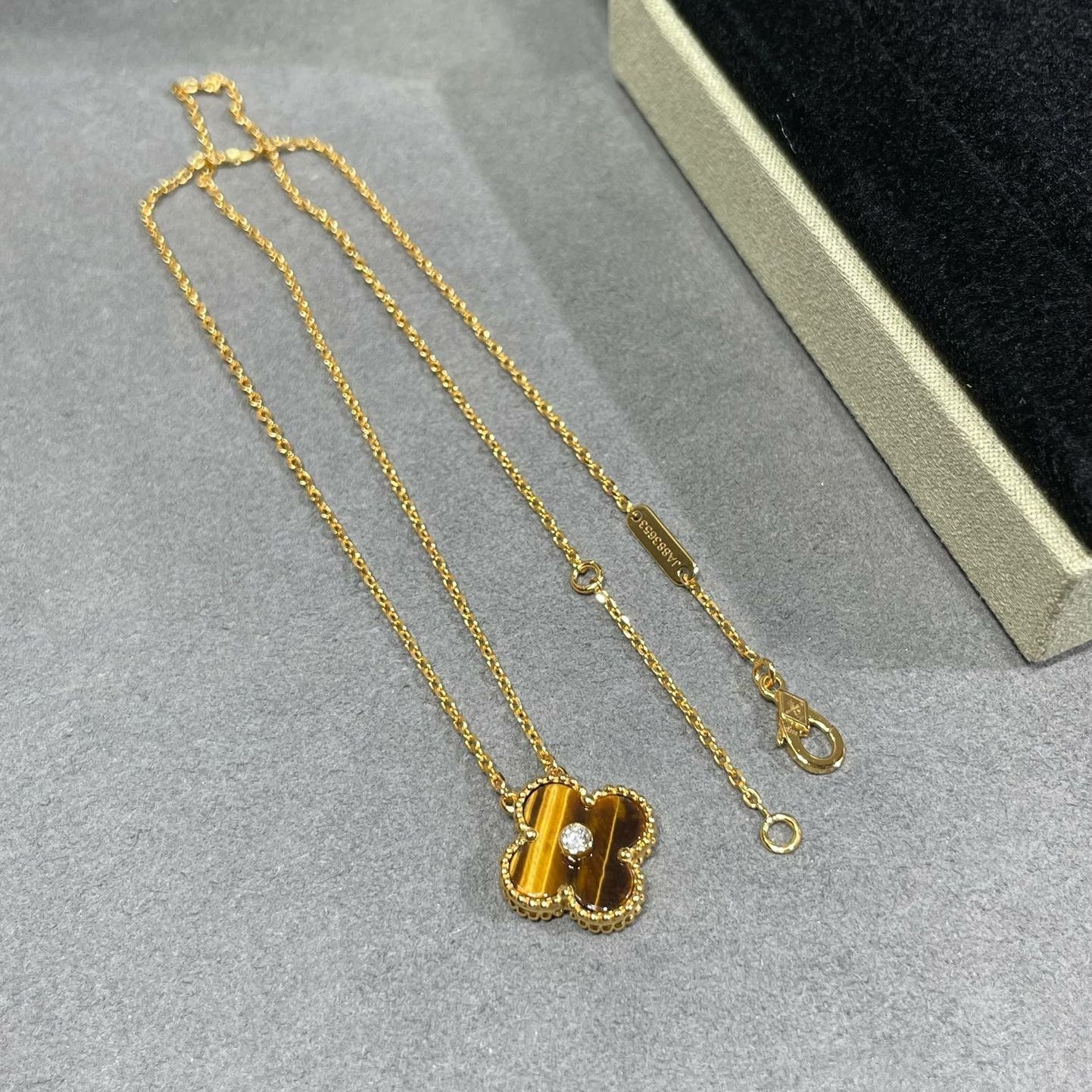 [Regal Gem]CLOVER 15MM DIAMOND AND YELLOW TIGER'S EYE AGATE necklace