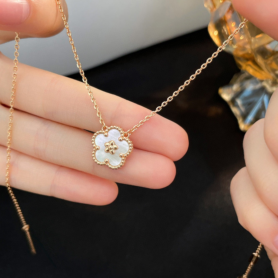 [Regal Gem]LUCKY  WHITE MOP  PLUM BLOSSOM NECKLACE