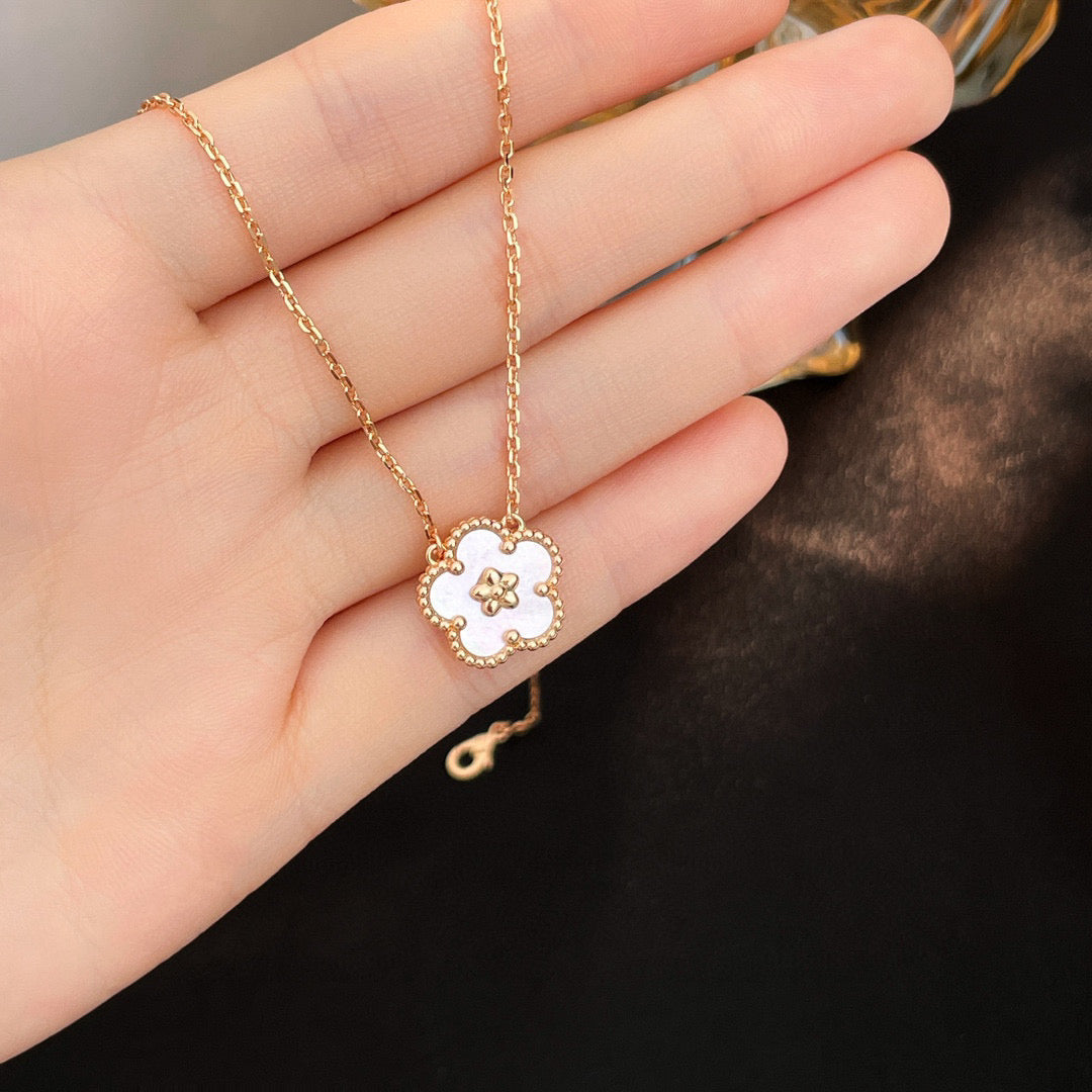 [Regal Gem]LUCKY  WHITE MOP  PLUM BLOSSOM NECKLACE