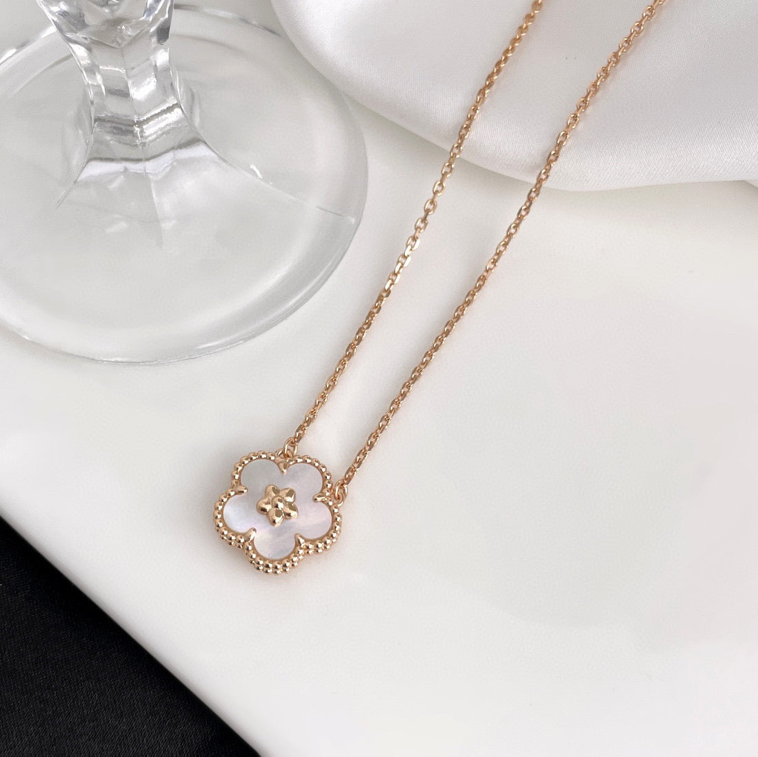 [Regal Gem]LUCKY  WHITE MOP  PLUM BLOSSOM NECKLACE