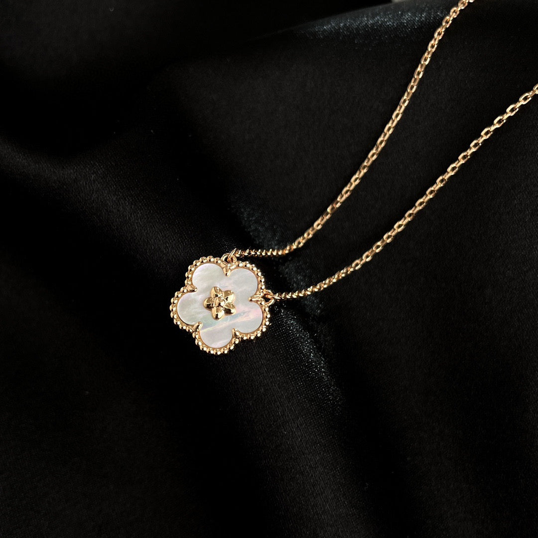 [Regal Gem]LUCKY  WHITE MOP  PLUM BLOSSOM NECKLACE