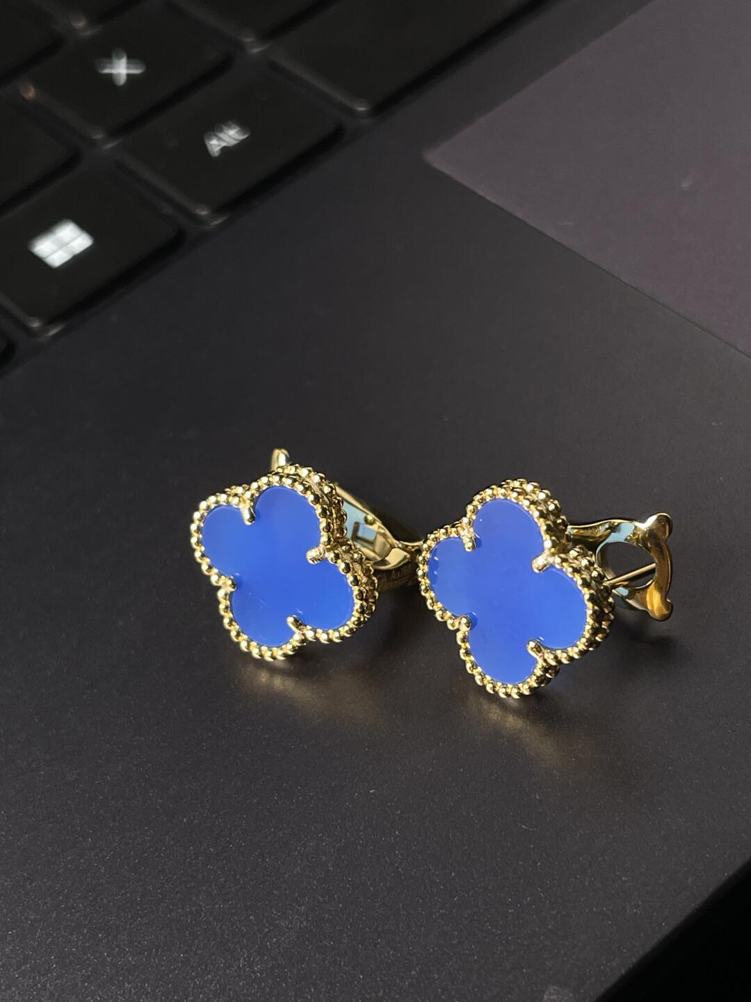 [Regal Gem] CLOVER LARGE (20mm) 1 MOTIFS BLUE MOP STUD EARRINGS
