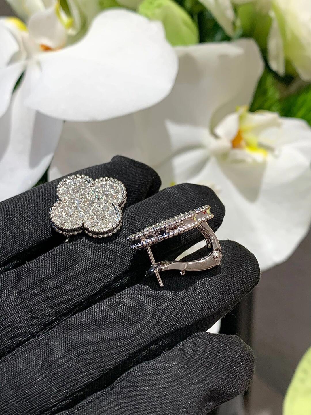 [Regal Gem]CLOVER 20MM MOTIFS DIAMOND STUD EARRINGS SILVER