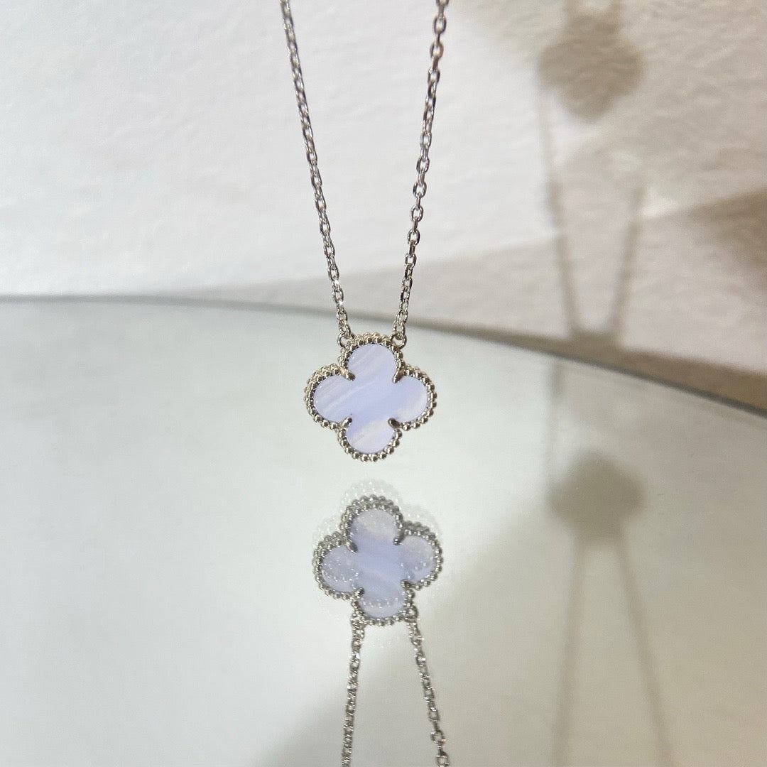 [Regal Gem]CLOVER 15MM BLUE CHALCEDONY NECKLACE SILVER