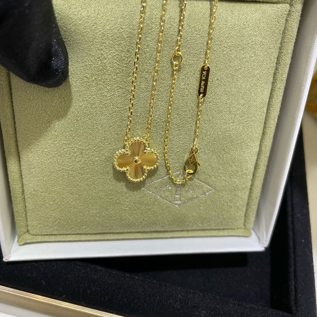 [Regal Gem]CLOVER 15MM LASER NECKLACE