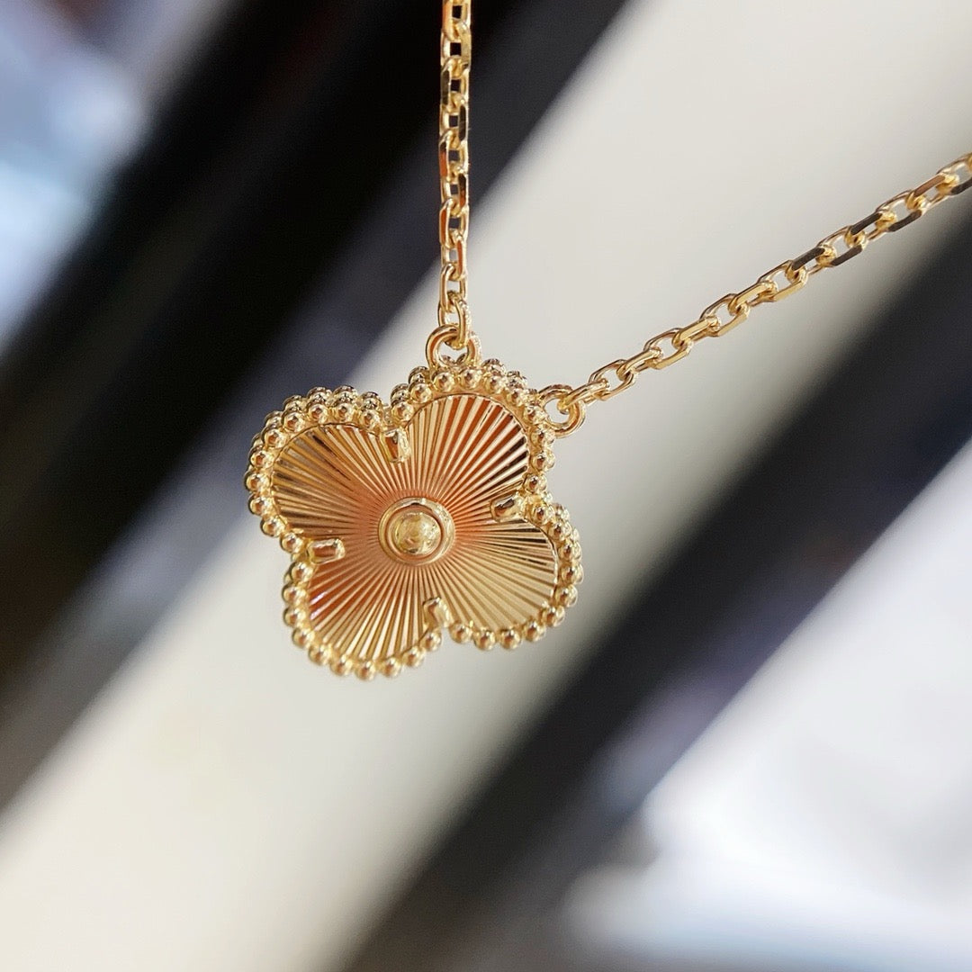 [Regal Gem]CLOVER 15MM LASER NECKLACE