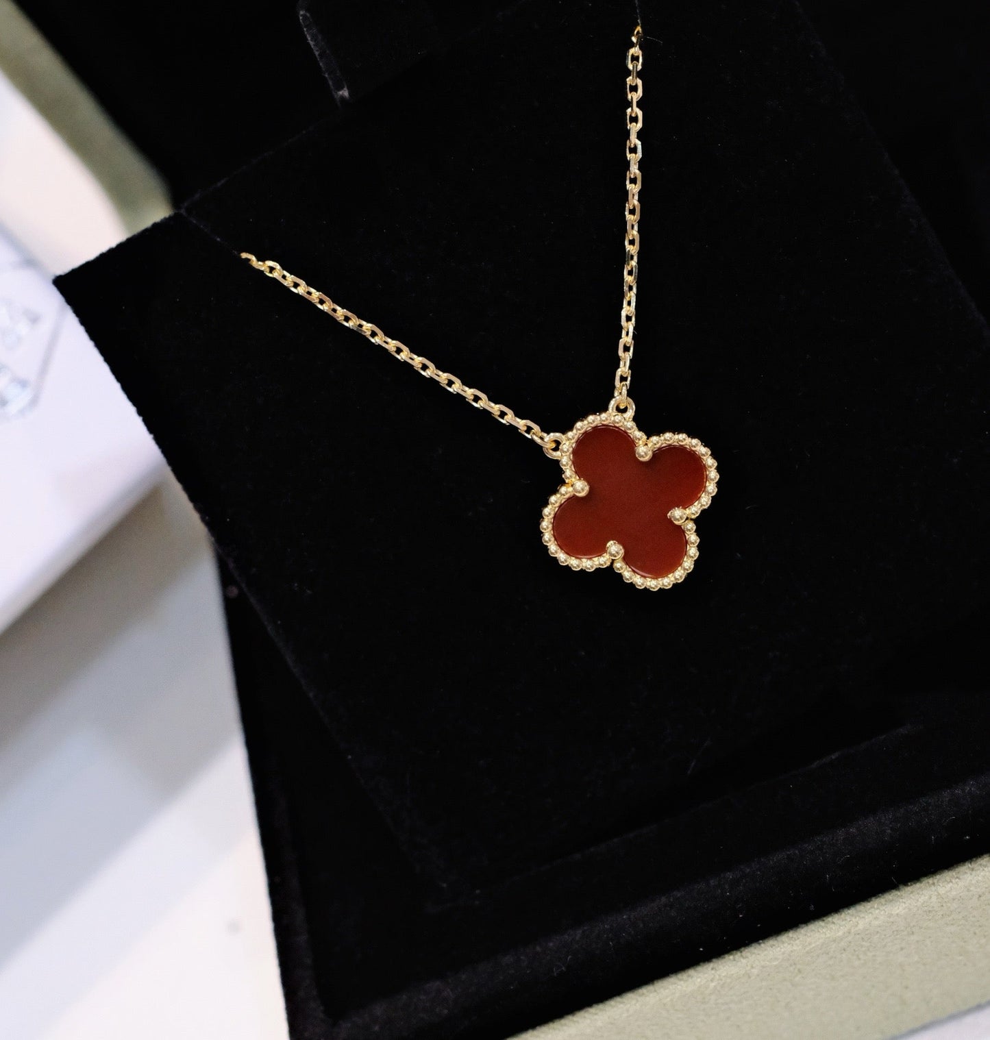 [Regal Gem]CLOVER 15MM CARNELIAN SINGLE FLOWER NECKLACE