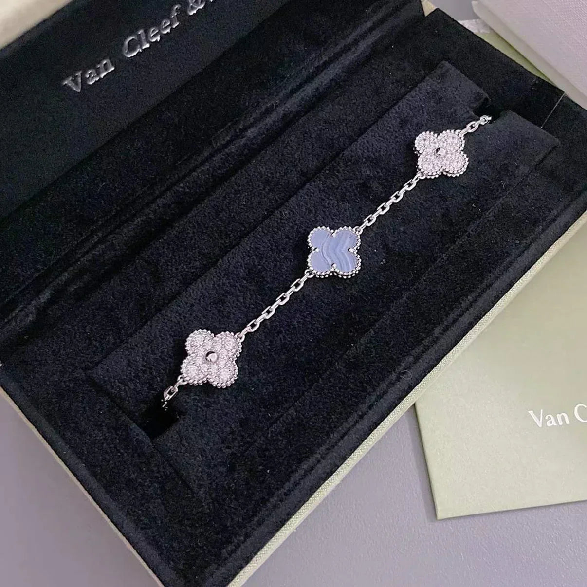 [Regal Gem] CLOVER 5 MOTIF PURPLE CHALCEDONY BRACELET COLLECTION