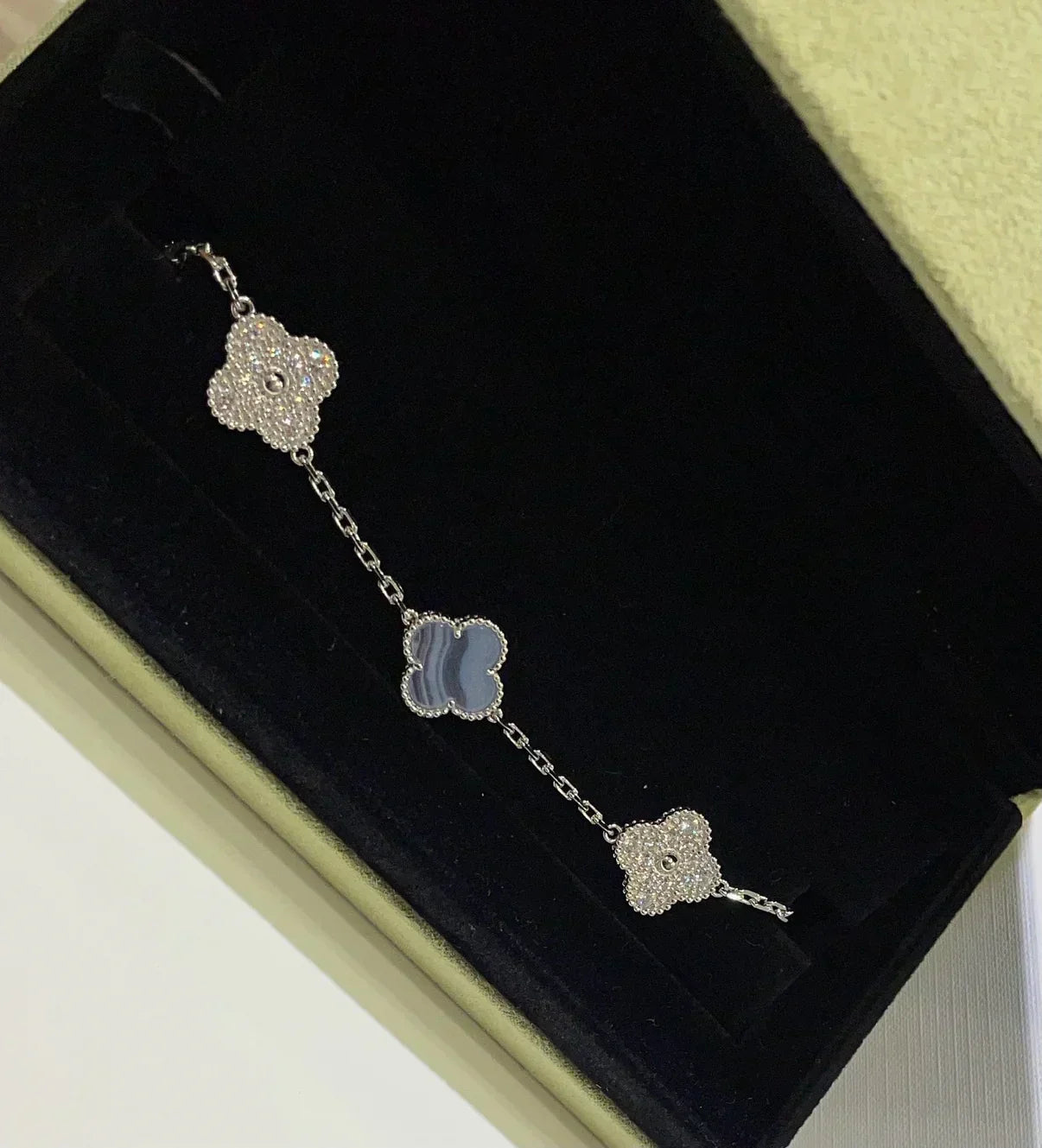 [Regal Gem] CLOVER 5 MOTIF PURPLE CHALCEDONY BRACELET COLLECTION