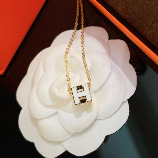 [Regal Gem]H WHITE SQUARE GOLD NECKLACE