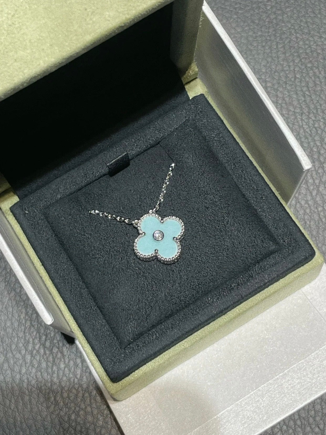 [Regal Gem]CLOVER 1 DIAMOND LIGHT BLUE SILVER NECKLACE