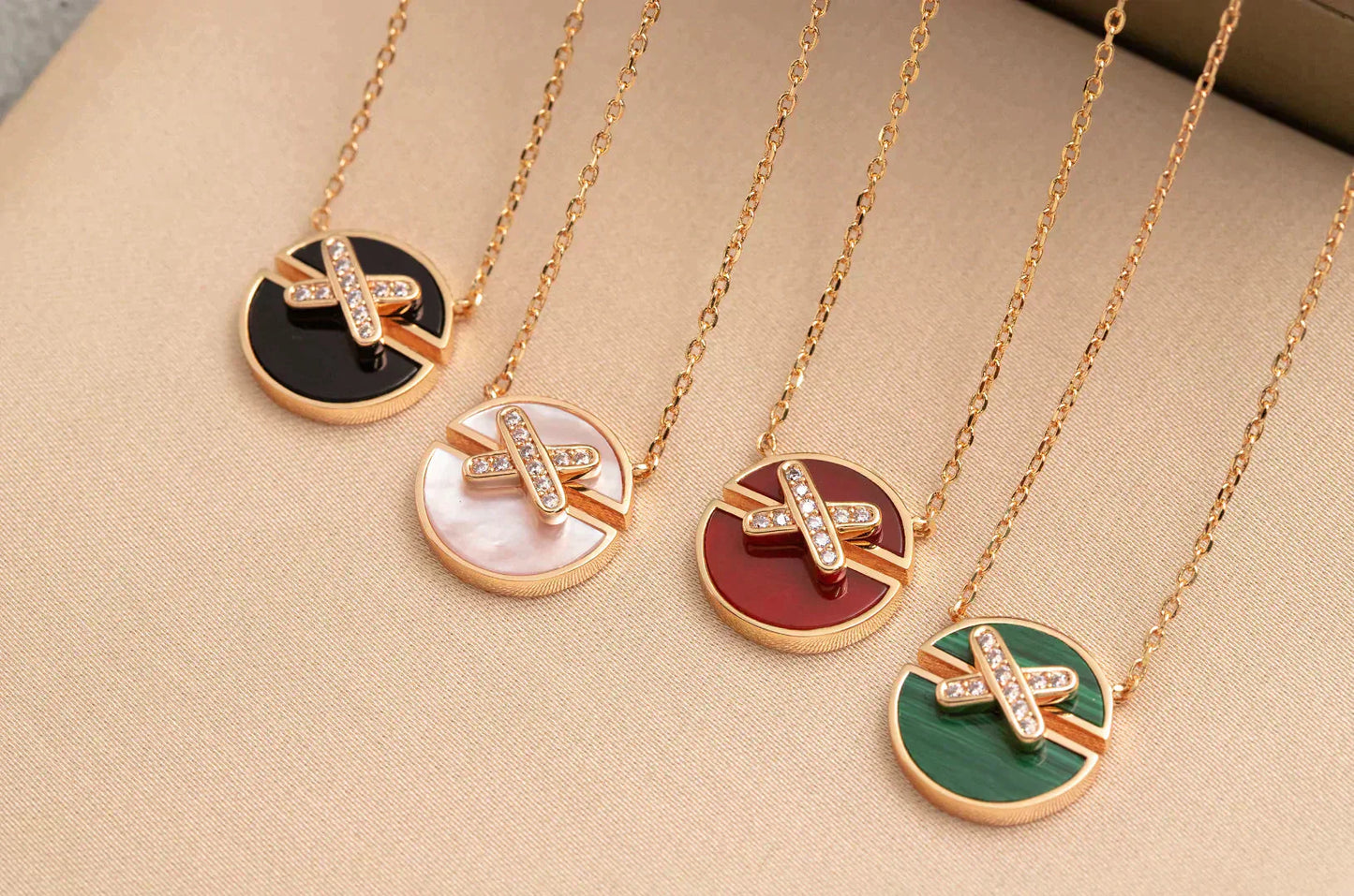 [Regal Gem]JEUX DE Regal Gem GOLD DIAMOND NECKLACE