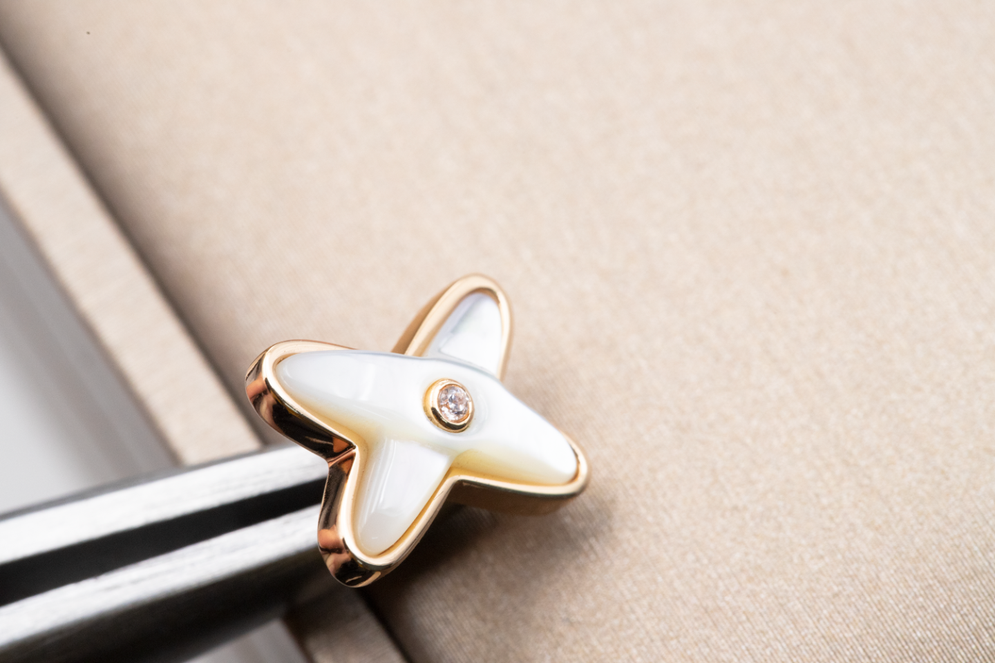 [Regal Gem]JEUX DE WHITE MOP Regal Gem GOLD DIAMOND EARRINGS
