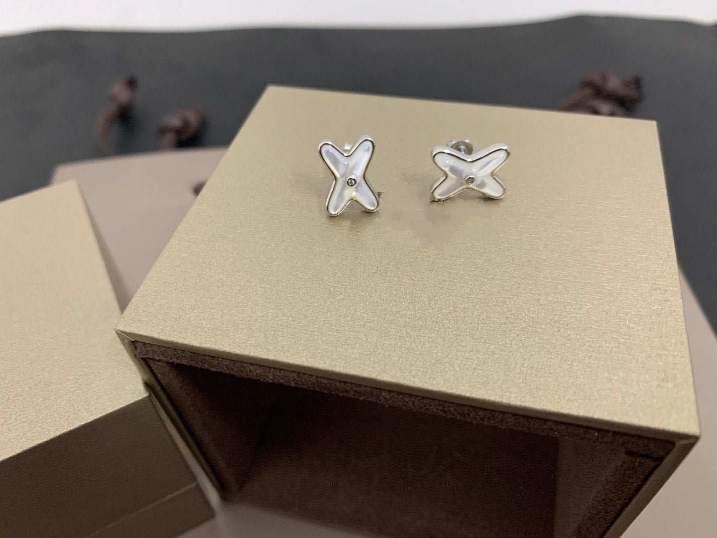 [Regal Gem]JEUX DE WHITE MOP SILVER DIAMOND EARRINGS
