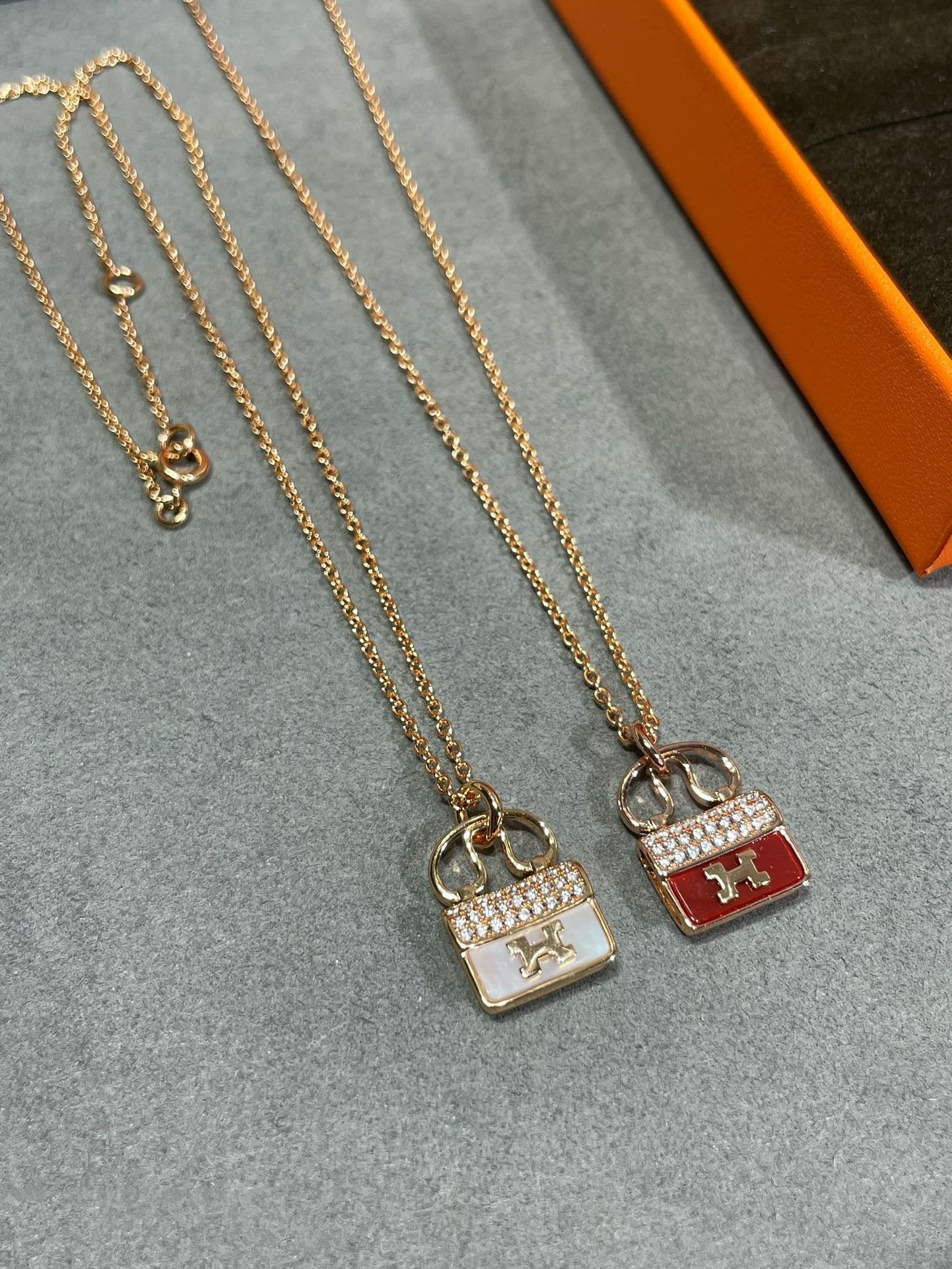 [Regal Gem]H CIRCE MOISSANITE PENDANT NECKLACE GOLD