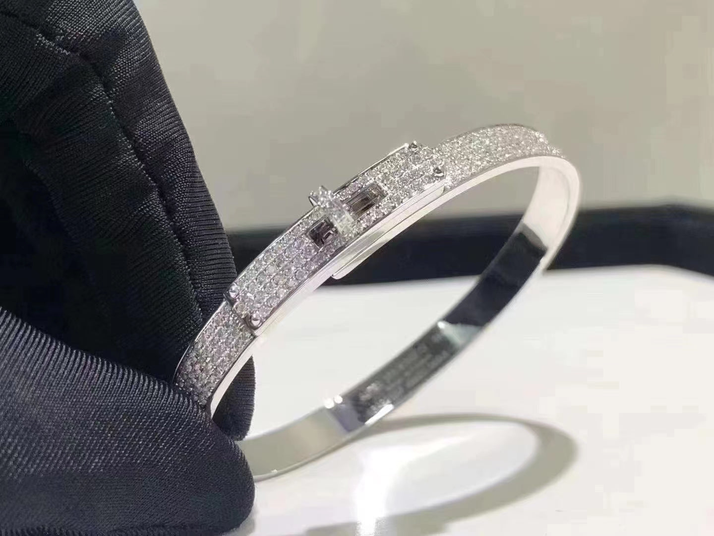 [Regal Gem]HM KELLY BRACELET IN SILVER AND FULL PAVE DIAMOND