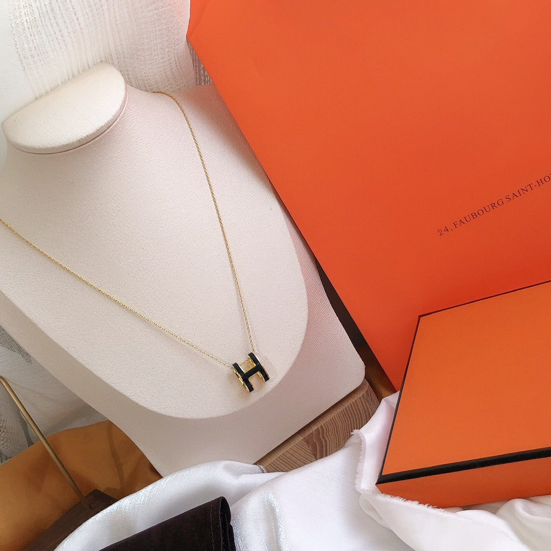[Regal Gem]HM CLIC BLACK ENAMEL GOLD NECKLACE