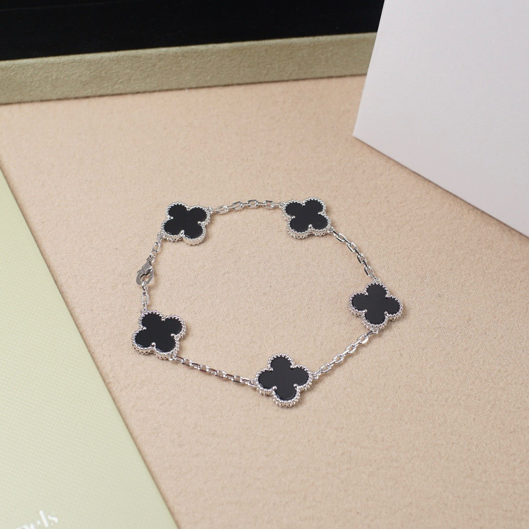 [Regal Gem] CLOVER 5 MOTIF ONYXS BRACELET COLLECTION
