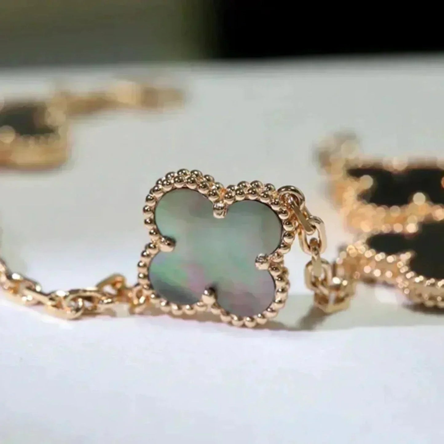 [Regal Gem] CLOVER 5 MOTIF GRAY MOP BRACELET COLLECTION