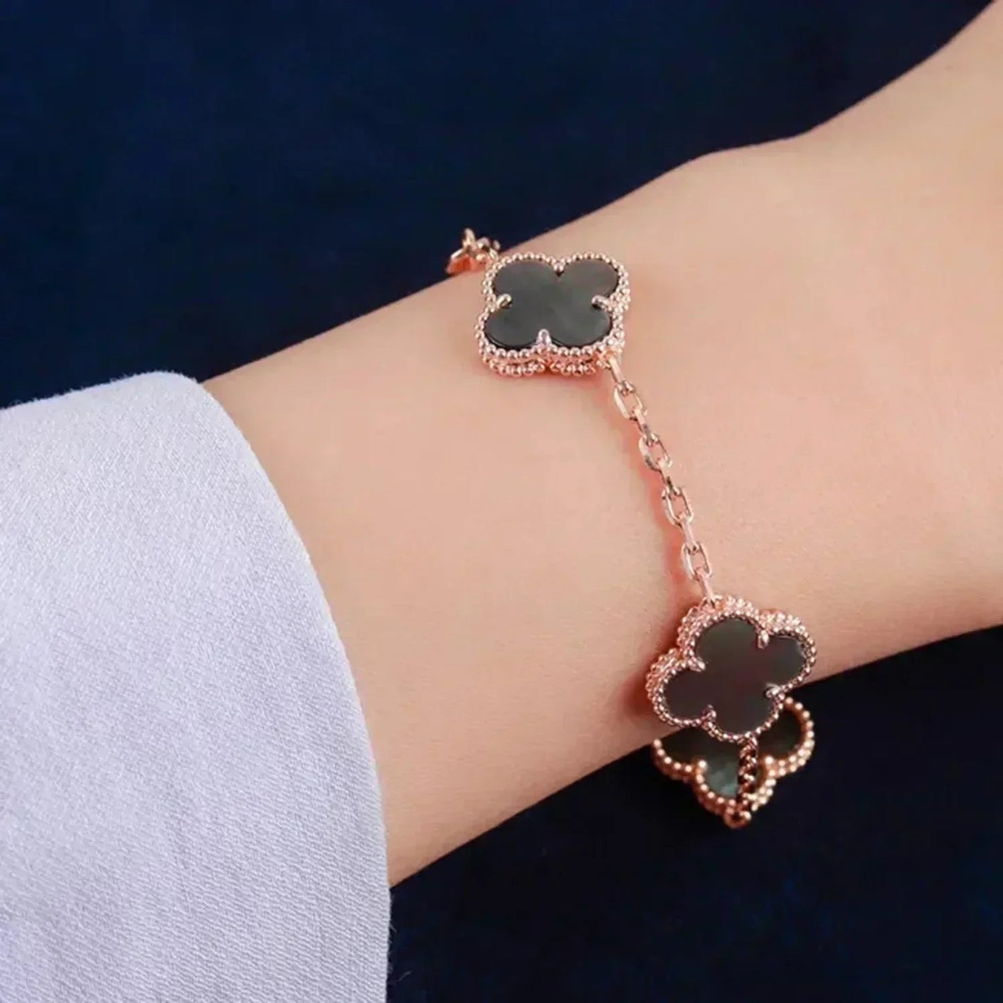 [Regal Gem] CLOVER 5 MOTIF GRAY MOP BRACELET COLLECTION